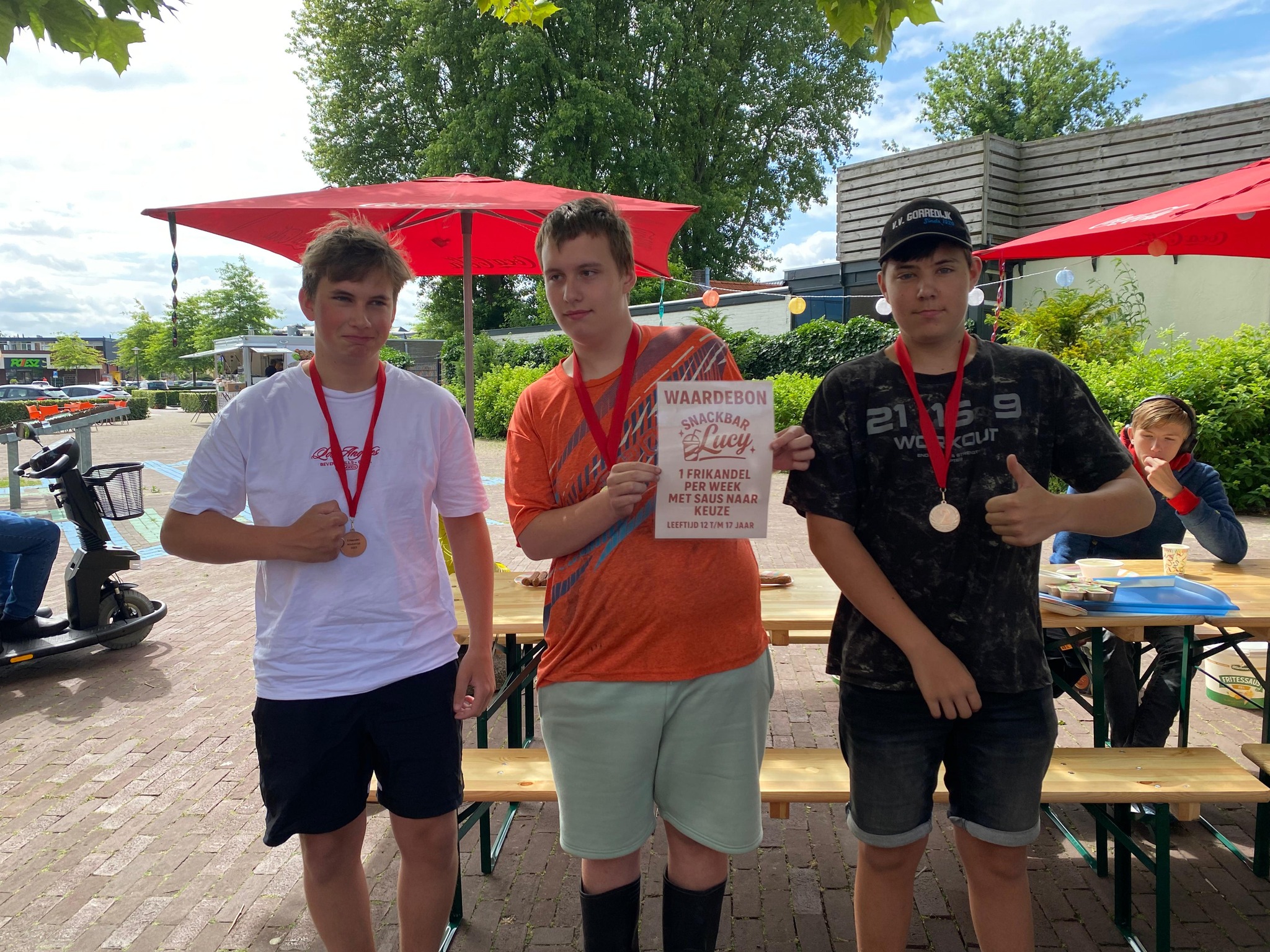 Extra afbeelding van Frikandellenwedstrijd bij Snackbar Lucy groot succes